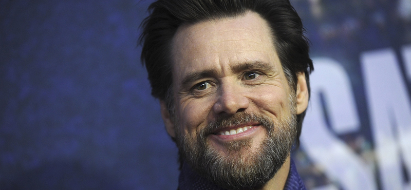 Jim Carrey az egyetlen, aki kiállt a levágott Trump-fejjel fotózkodó komikus mellett