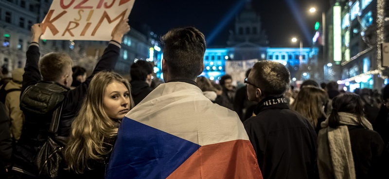 Több ezren tüntettek a cseh miniszterelnök lemondásáért Prágában