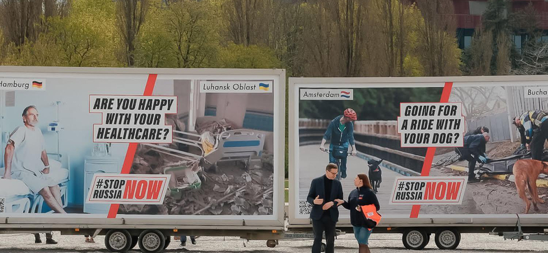 Oroszország és a háború elleni plakátokkal szórja tele Európát a lengyel kormány 