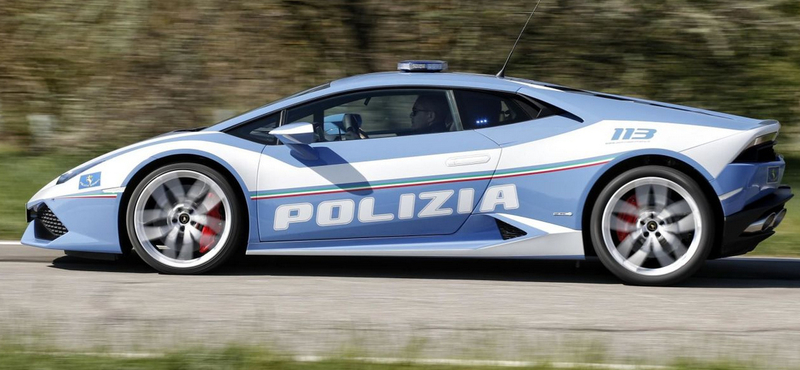 Nagy feltűnést keltene a hazai utakon a 610 lóerős Lamborghini rendőrautó