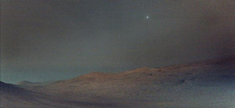 Lenyűgöző fotót készített a NASA a Mars egyik holdjáról