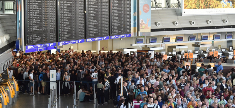 Egy utas kijátszotta a biztonsági ellenőrzést, kiürítették a frankfurti reptér egyik terminálját