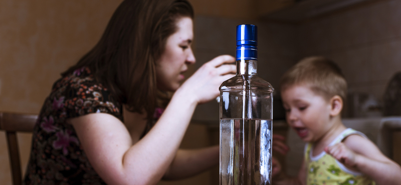 Nem akarok anyám anyja lenni, saját magamnak akarok egy anyukát – így építik újra magukat a függő szülők felnőtt gyerekei