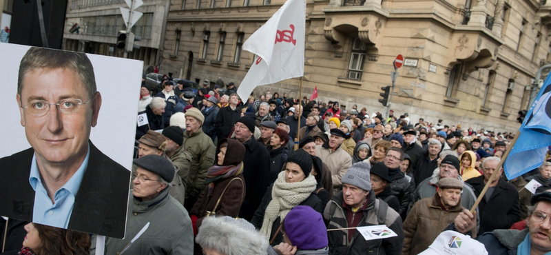 "Nyíltan tömi az EU Gyurcsány zsebét" - kiakadt a Fidesz az Altus megbízásán