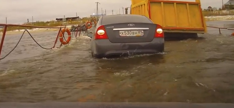 Videó: ennyire félelmetes autóval átkelni egy süllyedő hídon