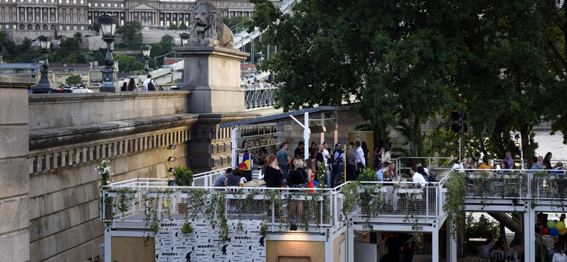 Tagadja a Pontoon, hogy a szórakozóhely területéről zuhant volna a rakpartra egy férfi pénteken