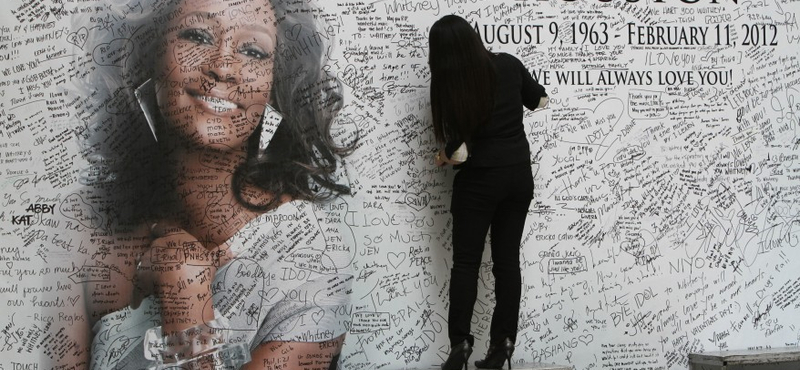 A nap képe: Whitney Houston előtt tisztelegnek a Fülöp-szigeteken