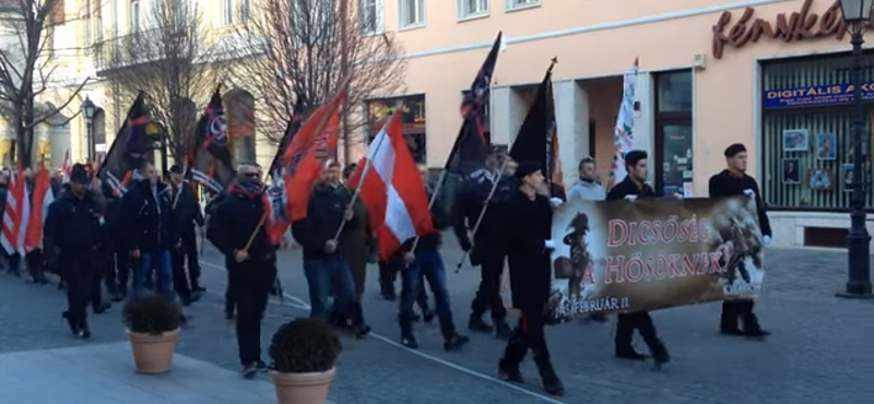 SS-jelvény miatt ítélték el a Székesfehérváron masírozó szélsőségest