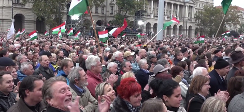 Így láthatta Orbán a tegnapi botránytüntetést - videó