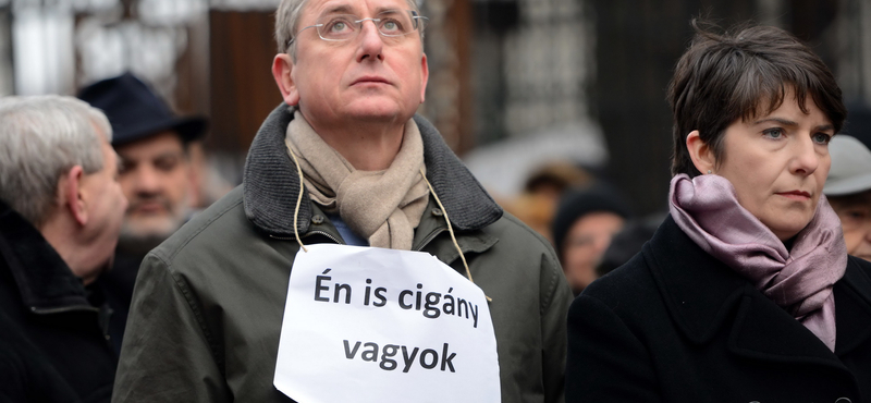 "Én is cigány vagyok" - Bayer ellen tüntetett Gyurcsány