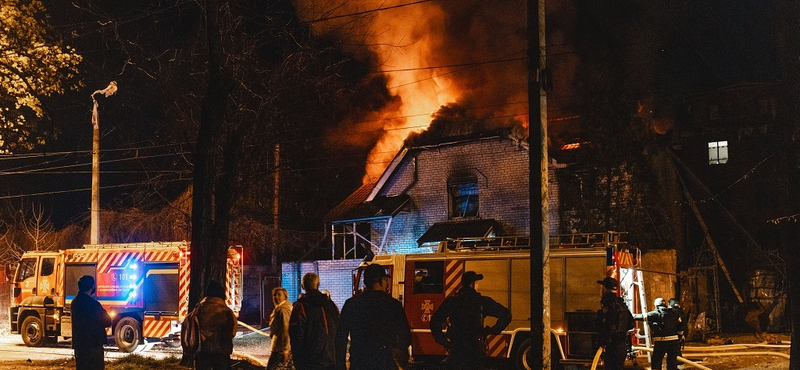 Három ember, köztük egy gyerek is meghalt az ukrajnai Dnyiprót ért orosz dróntámadásban