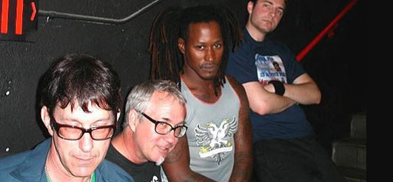 Jön a Dead Kennedys