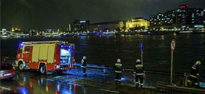 Dunai hajóbaleset: több fázisban hozzák fel a hajóroncsot