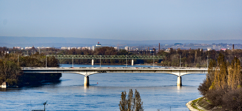 Lezárnak egy sávot az Árpád hídon