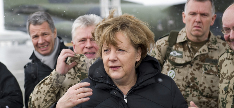 Merkel Afganisztánban: "az akarat megvan, hogy kivonuljunk"