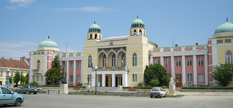 Hűtlen kezelés miatt nyomoznak Mohács kirúgott jegyzőjének ügyében