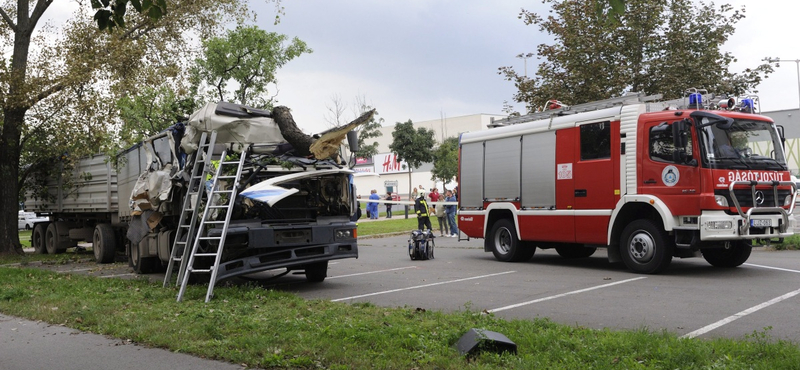 Szörnyethalt egy ember a Szeged Pláza parkolójában