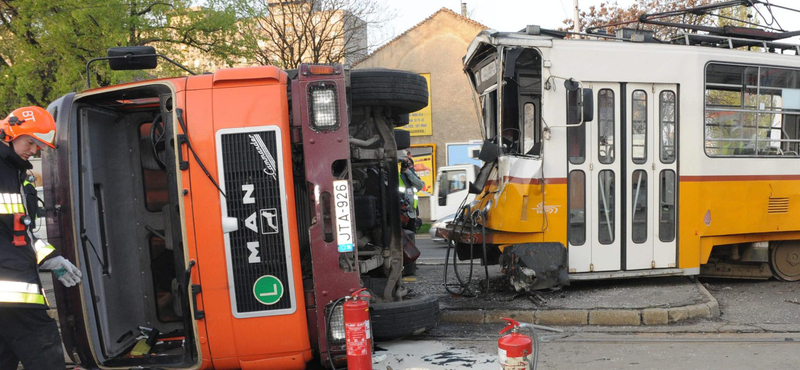 Helyreállt a közlekedés az 1-es vonalán a súlyos baleset után