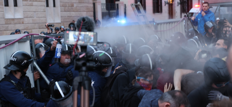 Sem könnygázt, sem bilincset, sem sokkolót, sem rendőrbotot nem tudott közbeszerezni az állam