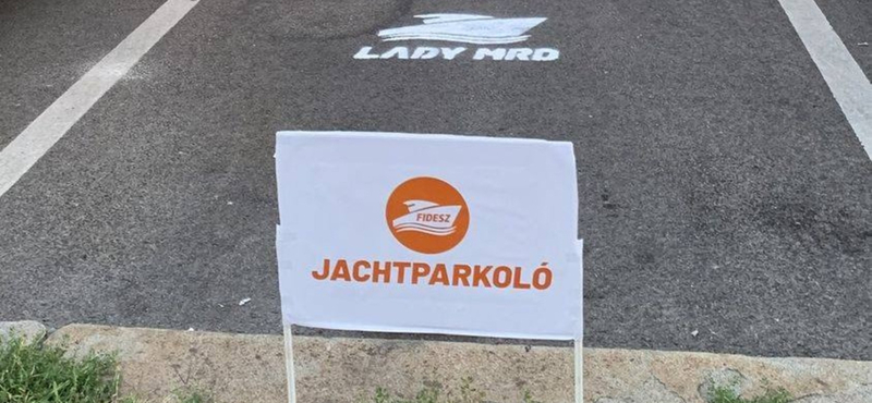 Strasbourgig viszik a külügy elé a járdára festett jachtparkoló ügyét