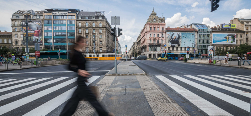 Megépült az új zebra az Astoriánál