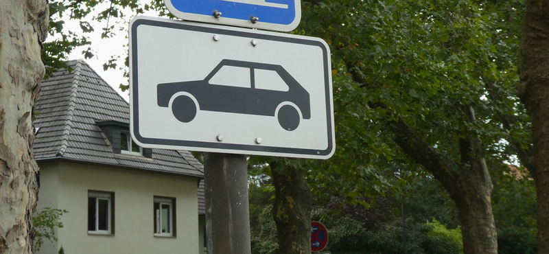Házasodjanak össze, írta a szolgáltató egy párnak Győrben, ha olcsón akarnak parkolni 
