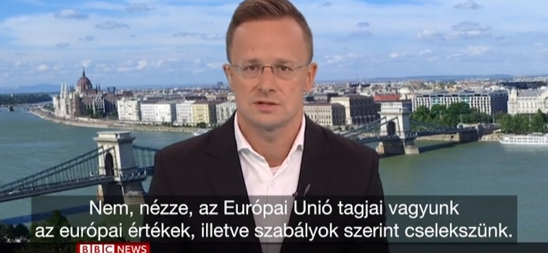 Szijjártó a BBC-ben magyarázta a bizonyítványt: Folyamatos támadás alatt állunk