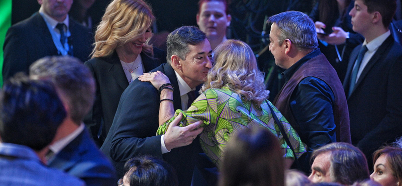 Orbán Viktor családtagjai, üzlettársai, munkatársai és tisztelői az évértékelőn - galéria