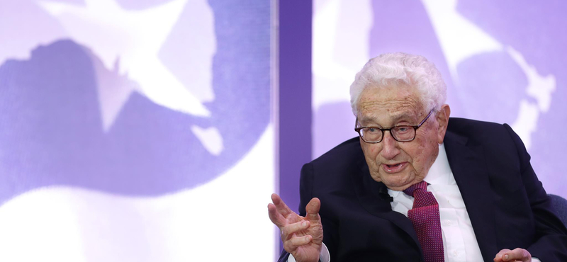 Váratlanul Pekingbe látogatott a 100 éves Henry Kissinger