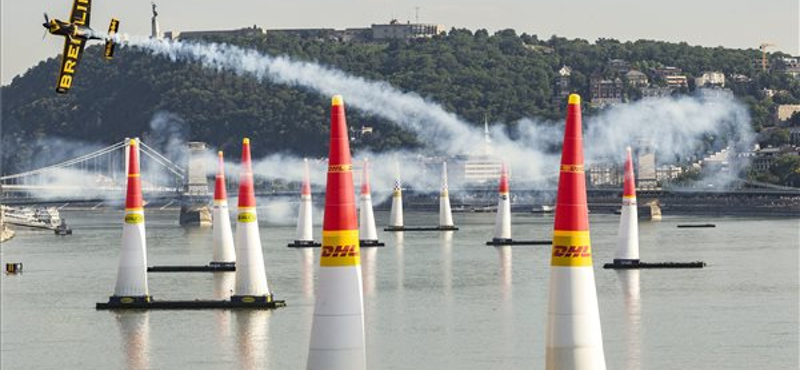 Nagyon sok szám a Red Bull Air Race budapesti versenyéről