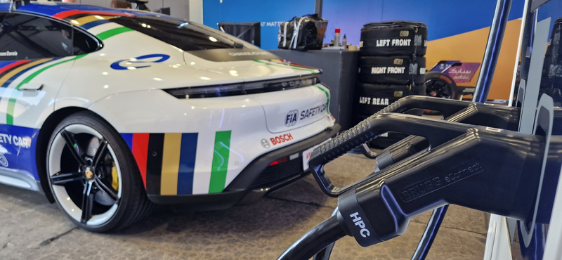 Villanyautó töltés akár 15 perc alatt: magyar töltőkkel találkoztunk a berlini Formula E futamon