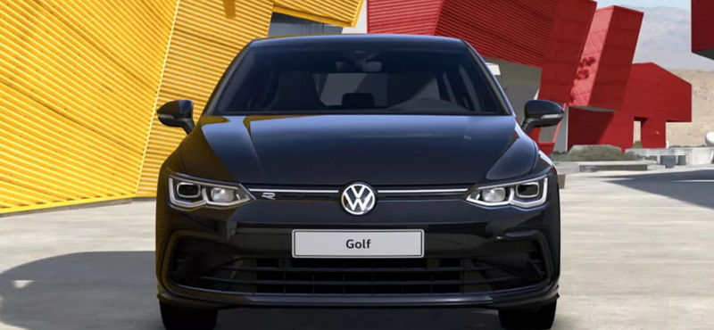 Vészjóslóan sötét hangulatban támad a szuperfekete új VW Golf