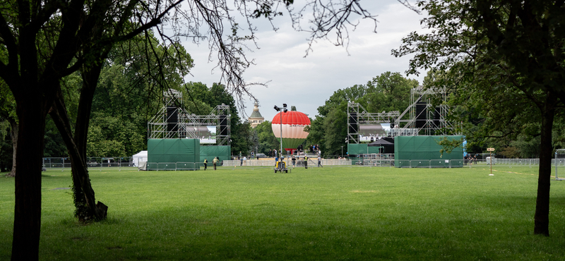 Képeken mutatjuk, hogyan készülnek a Békemenetre a Margit-szigeten