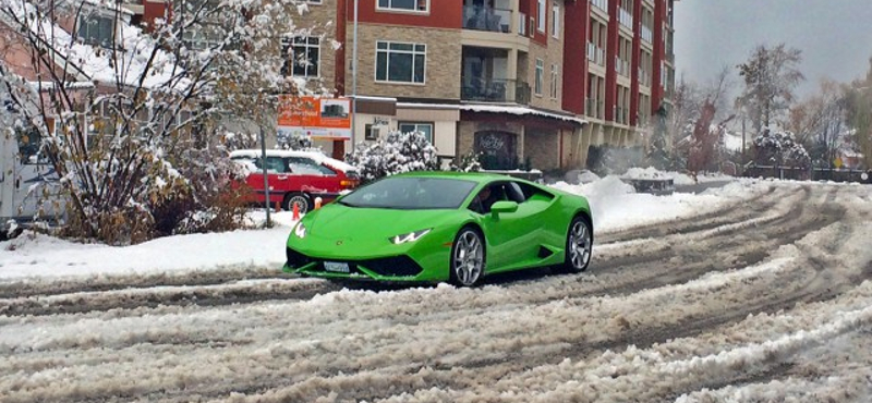 Hóban is lehet nyúzni a Lamborghini Huracant - fotók