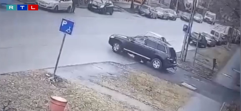 Nem vette észre, hogy elütött egy gyalogost, így még kétszer átment rajta a téglási sofőr – videó