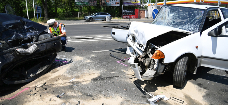 Három autó ütközött a Váci úton, egy Suzuki rommá tört