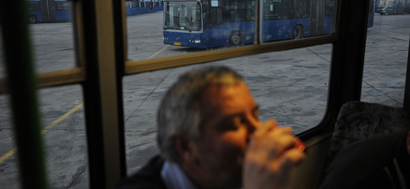 Lassító sztrájkba kezdhetnek a buszsofőrök