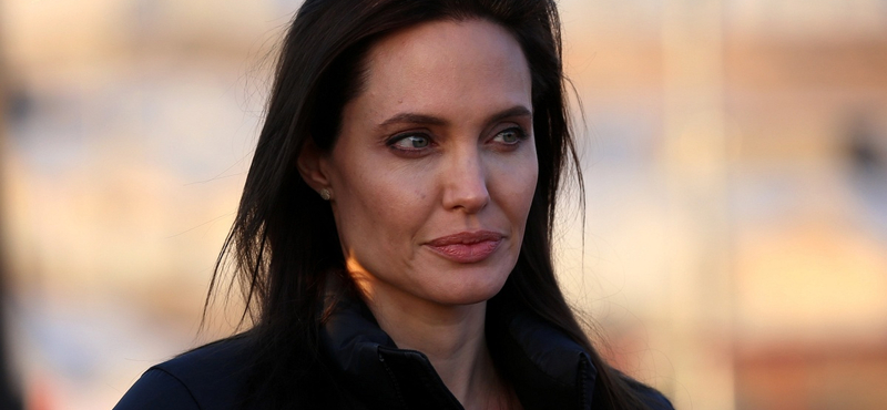 Angelina Jolie újabb eltávolító műtétjéről vallott a New York Timesban