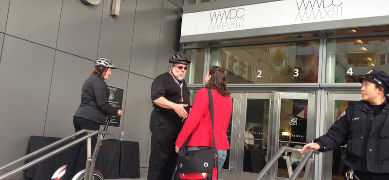 Fotó: így gördült be Steve Wozniak a WWDC-re