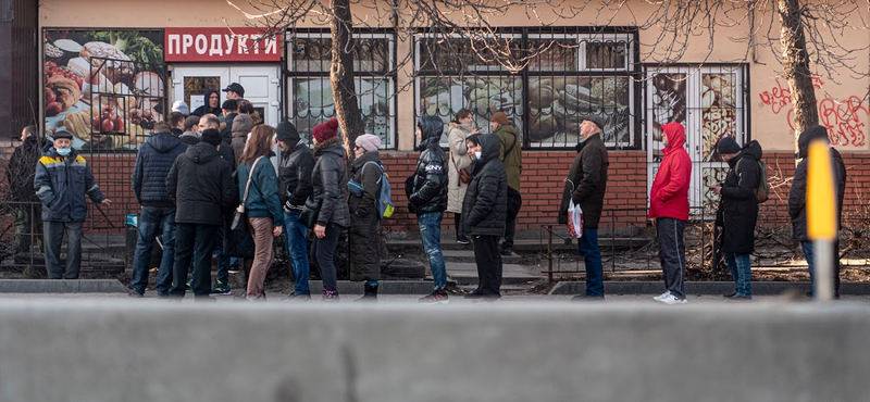 Fotók Kijevből - amikor még civilek is, nem csak katonák voltak az utcákon