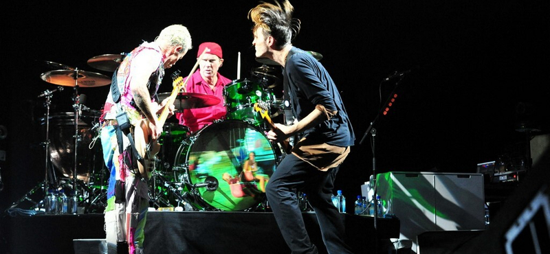 Halálra gázolt egy gyalogost a Red Hot Chili Peppers volt gitárosa, de nem kell börtönbe mennie