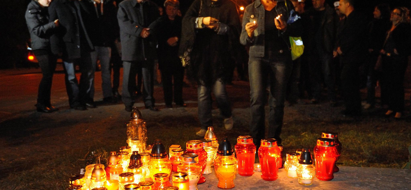 Mécsesekkel emlékeztek a Hummerrel elgázolt rendőrre