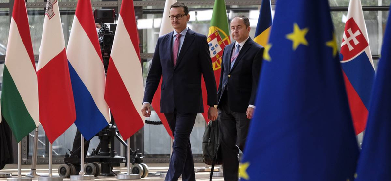 A Fidesz aggódik a török jogállamiság miatt, de a lengyellel nincs gondja