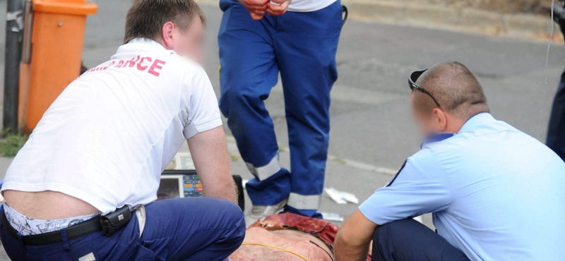 Meghalt a Pesterzsébeten nyakon szúrt férfi - felkavaró fotó