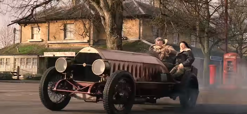 Ilyen, ha egy 1905-ös Fiatba egy repülőgépmotort szerelnek – videó