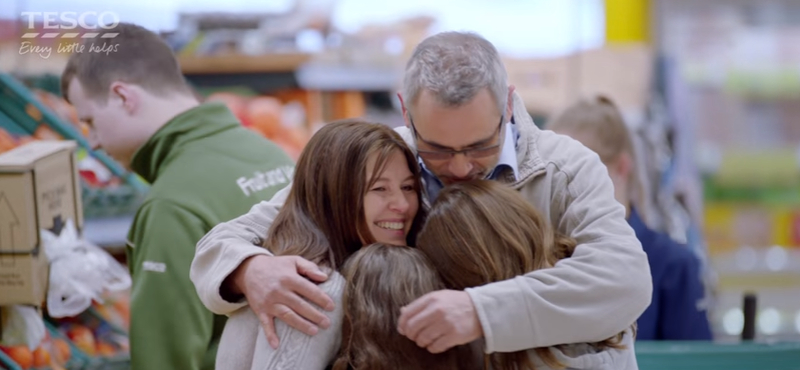 Megható videóval köszönti az apákat a Tesco