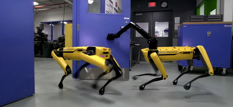 Majdnem kész, hamarosan kapható lesz a Boston Dynamics félelmetesen okos robotkutyája