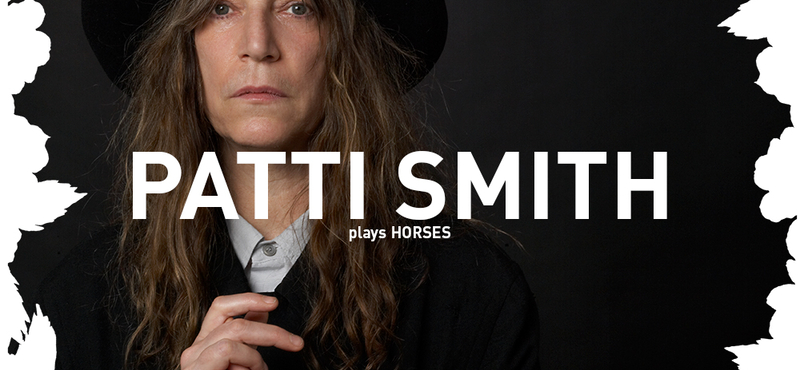 Patti Smith Budapesten lőtt egy Patti Smith-plakátot