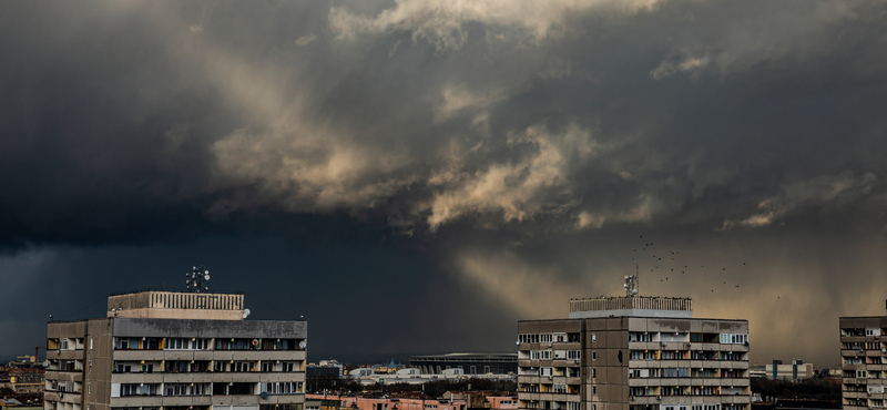 Porviharokra figyelmeztet a meteorológiai szolgálat