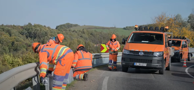 Motorosbarát szalagkorlátokat építenek Baranyában és Borsodban